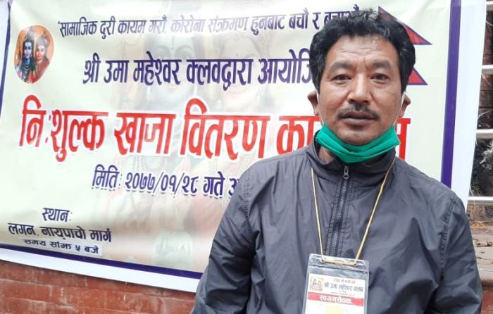 उमा महेश्वर क्लबद्वारा राहतस्वरुप खाजा वितरण