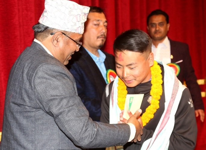 काब्य स्कुलद्वारा उसु खेलाडी विजय सम्मानित