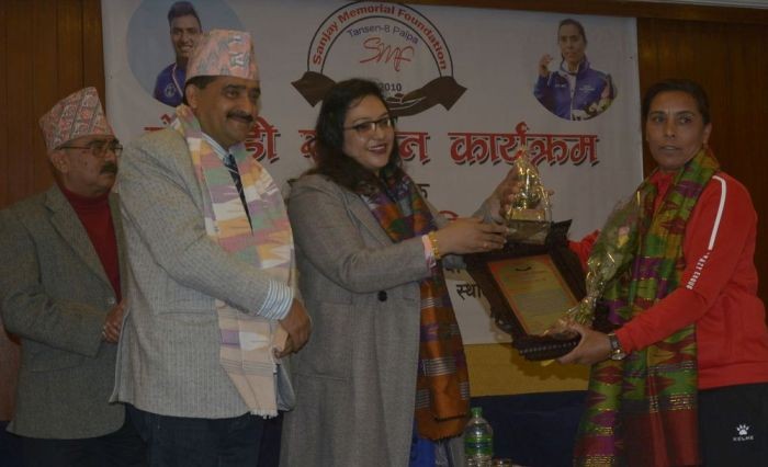 सञ्जय स्मृति प्रतिष्ठानद्वारा बिनिता र चन्द्र सम्मानित