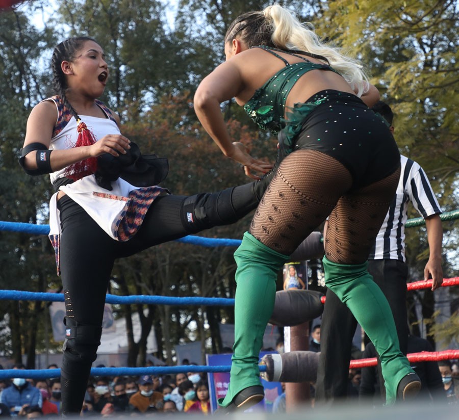 अन्तर्राष्ट्रिय रेस्लिङमा जुरेलीद्वारा अमेरिकी रेस्लर पराजित