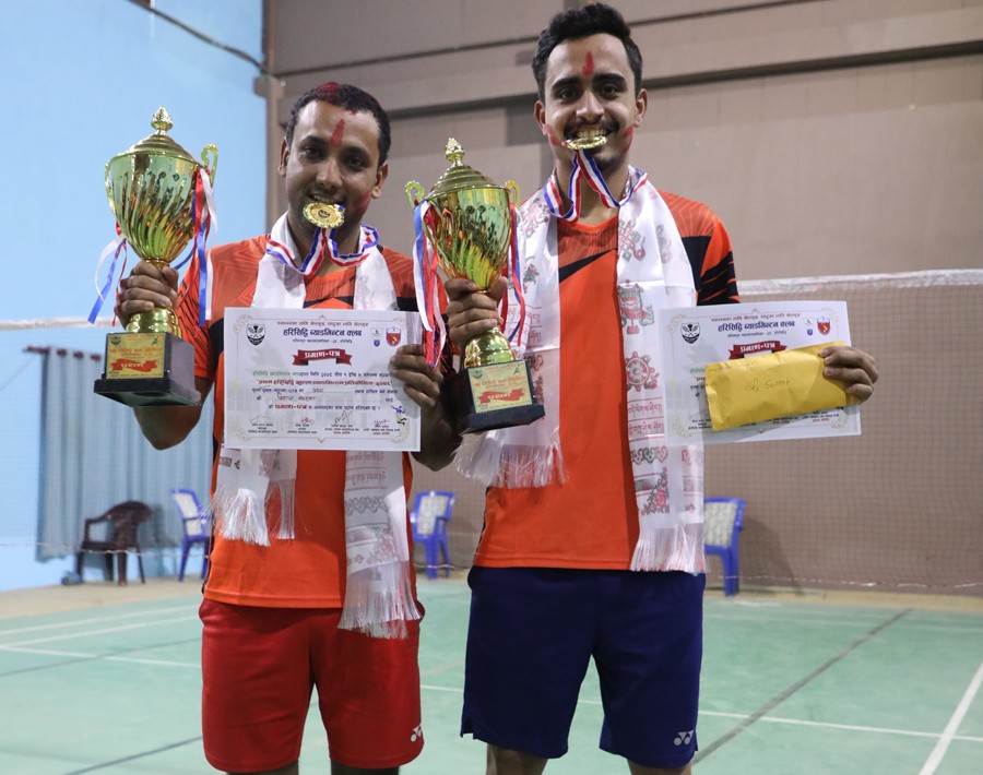 हरिसिद्धि ब्याडमिन्टनको विजेता खेलाडीलाई मन्त्री भुषालद्वारा पुरस्कार वितरण