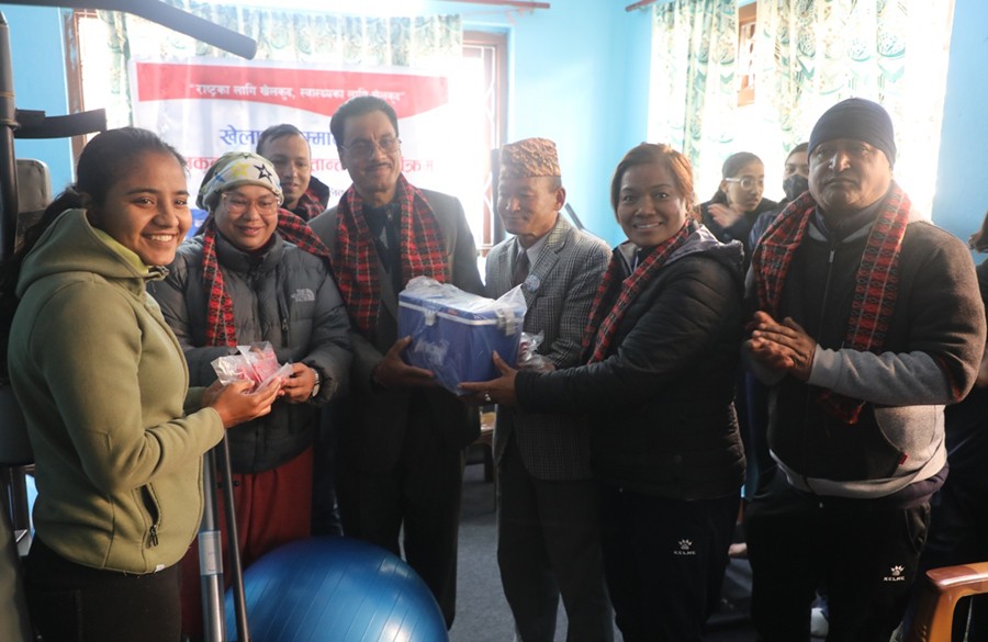 न्यु डायमन्डलाई चार लाख बराबराको चन्द्रागिरीको सहयोग