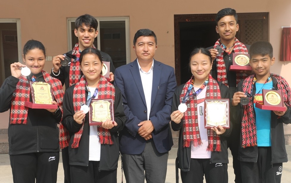 अन्तर्राष्ट्रिय प्रतियोगितामा पदक विजेतालाई सदस्यसचिव घिसिङद्वारा बधाई