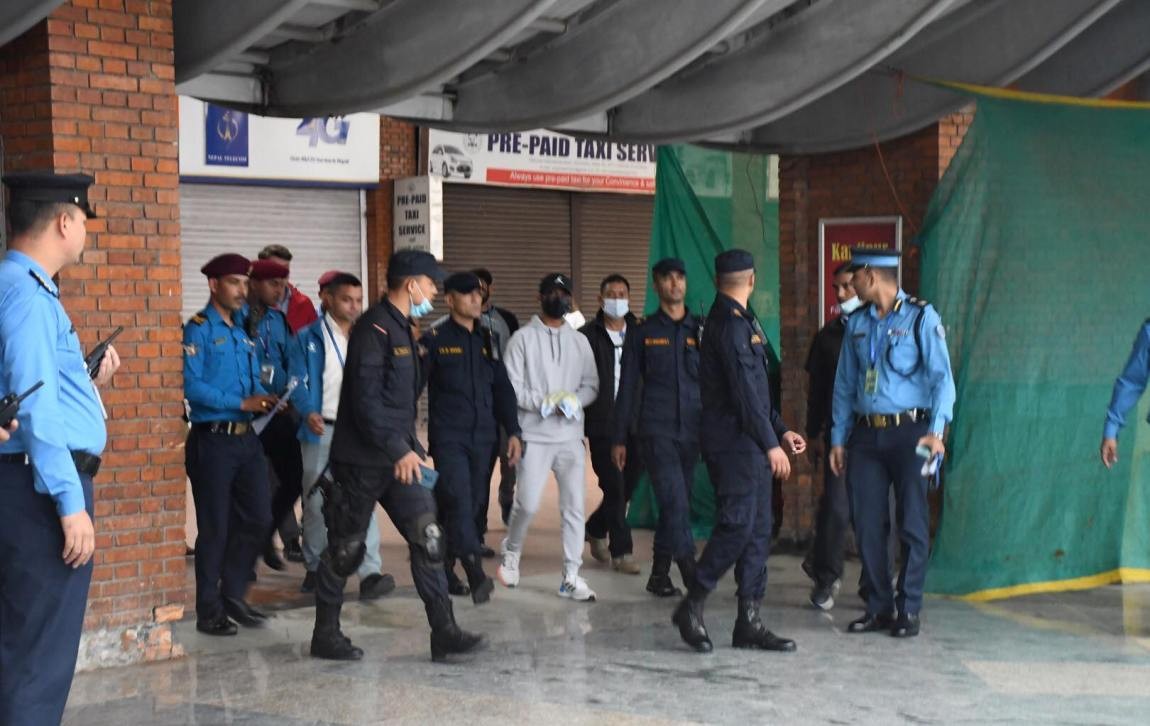 विमानस्थल ओर्लिएलगत्तै सन्दीप लामिछाने पक्राउ