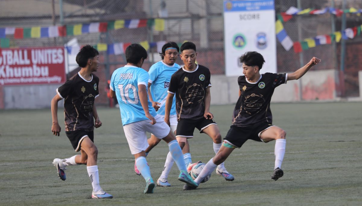 खुम्बु र आमादब्लाको जित