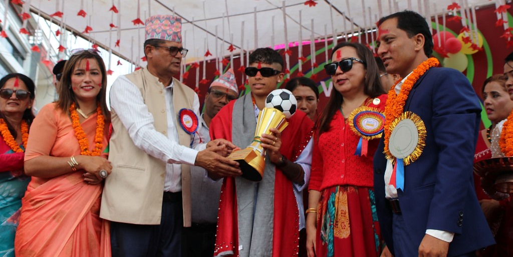 फुटबलकी सावित्रा भण्डारीलाई तनहुँमा सम्मान