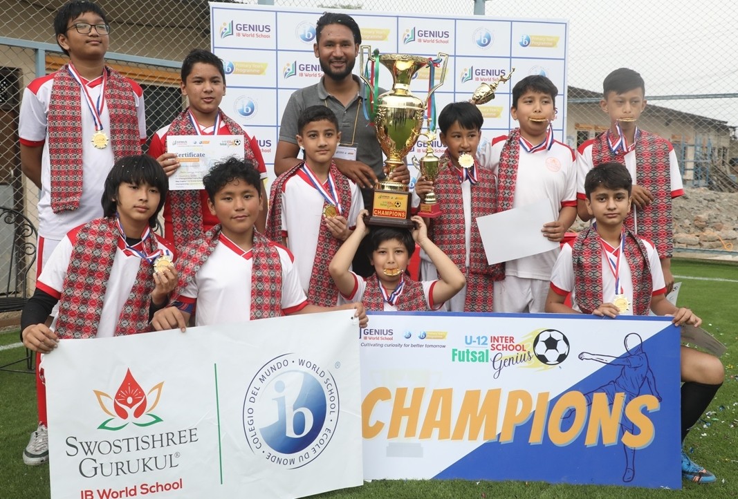 स्वस्तिश्री आईबी वल्र्ड स्कुलले हात पार्यो फुटसलको उपाधि