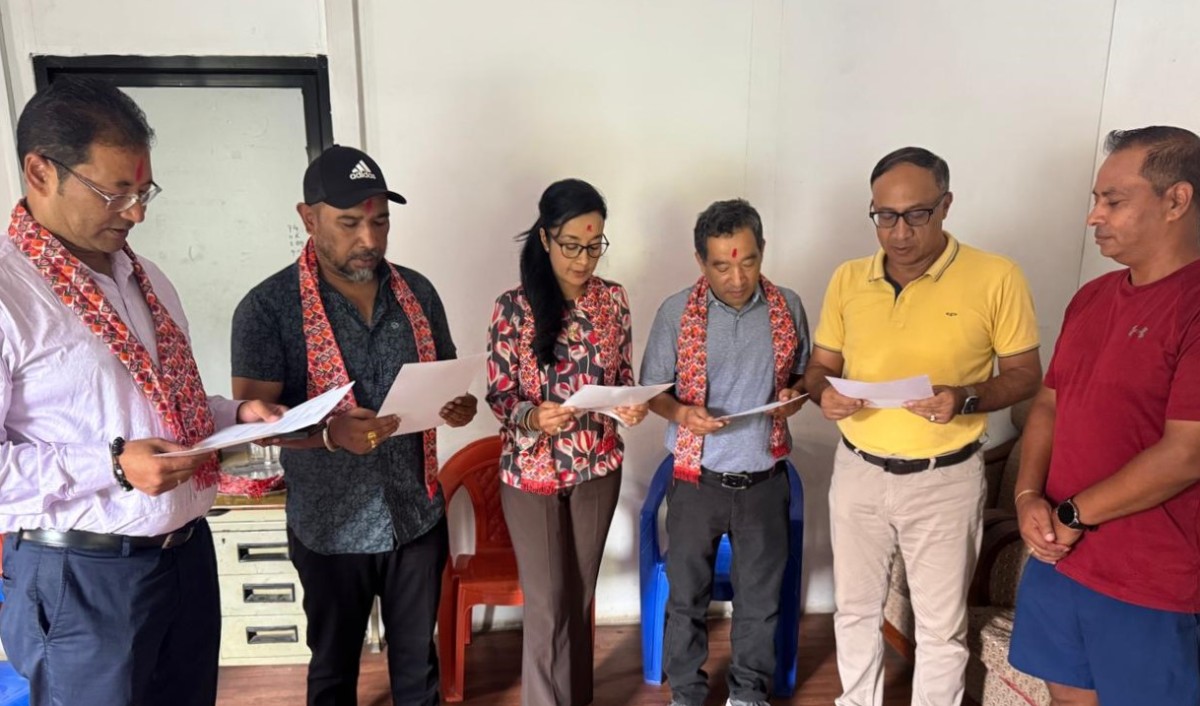 टेनिसका मनोनित सदस्यहरुलाई अध्यक्ष मुलले खुवाए सपथ